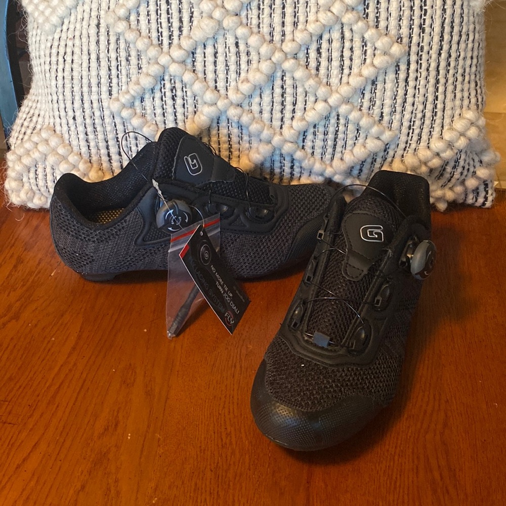 NWT GAVIN cycle shoe.  Womens size 39